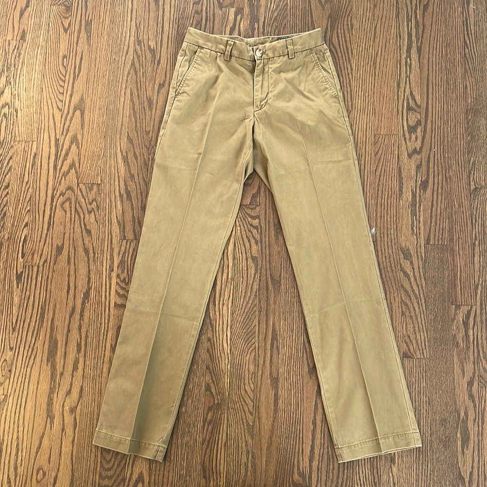 Vineyard Vines Breaker Pant.  28x32 Slim Fit Men’s.  Color-Dark Khaki